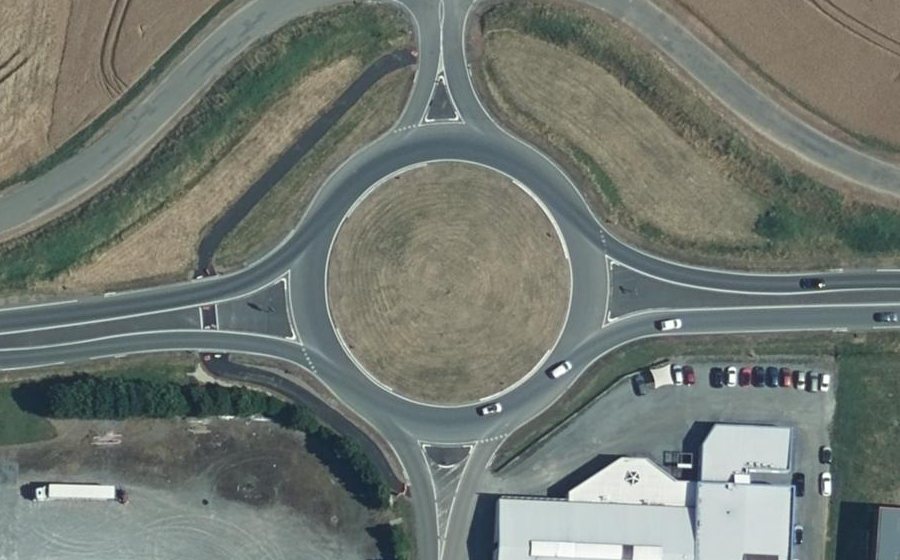 Vue aérienne du Rond-point anonyme n°60195985