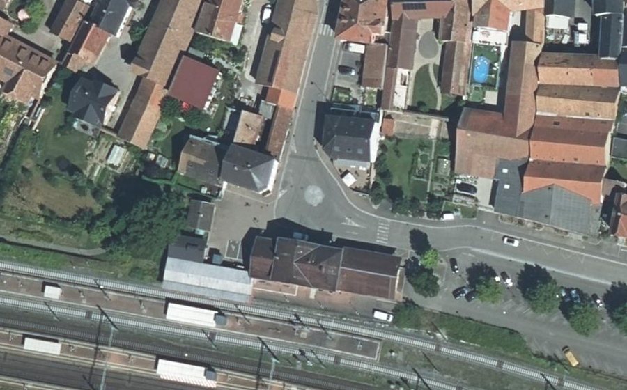 Vue aérienne du Rond-point anonyme n°602433215