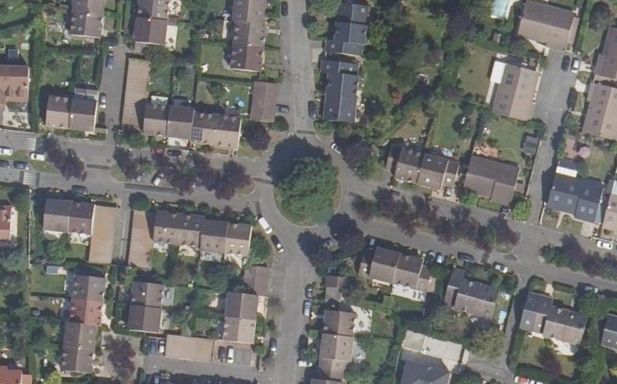 Vue aérienne du Rond-point anonyme n°60245600