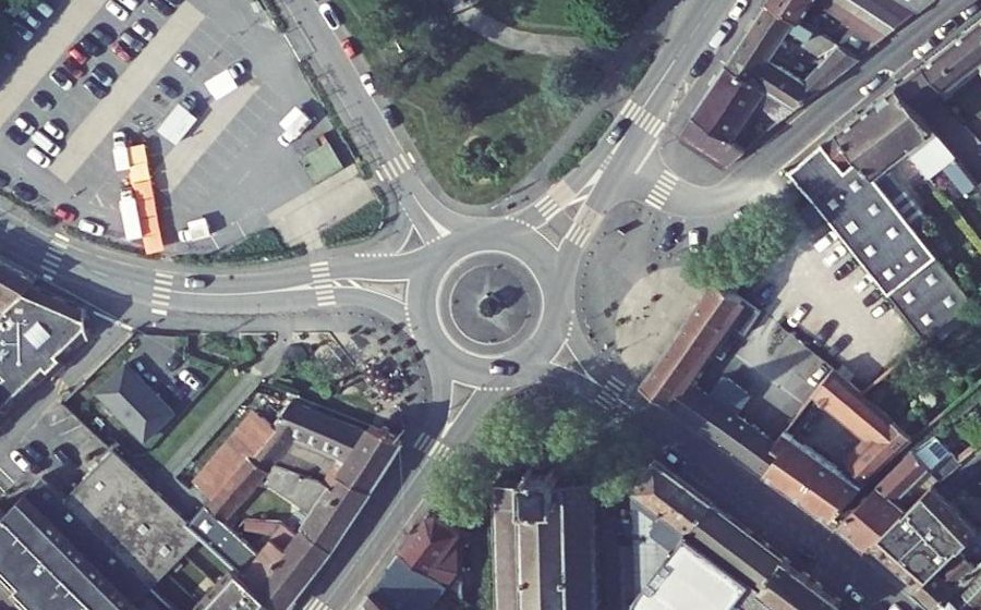 Vue aérienne du Rond-point anonyme n°60254603