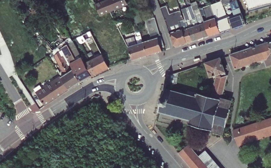 Vue aérienne du Rond-point anonyme n°60269310
