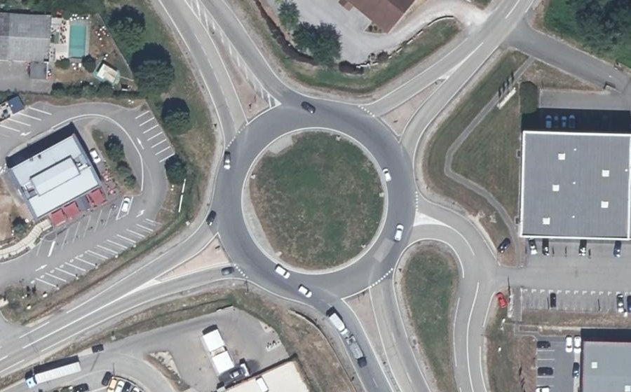 Vue aérienne du Rond-point anonyme n°60271217