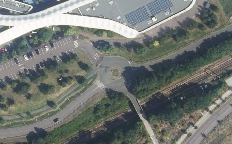 Vue aérienne du Rond-point anonyme n°60271609