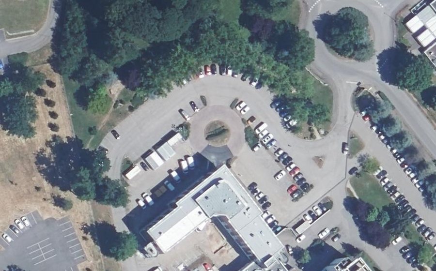 Vue aérienne du Rond-point anonyme n°602855033