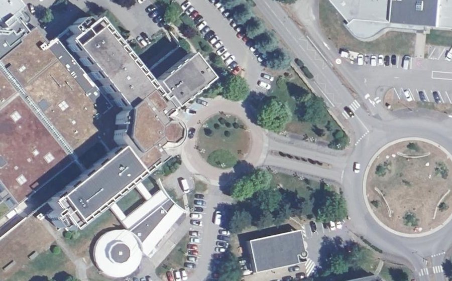 Vue aérienne du Rond-point anonyme n°602855038