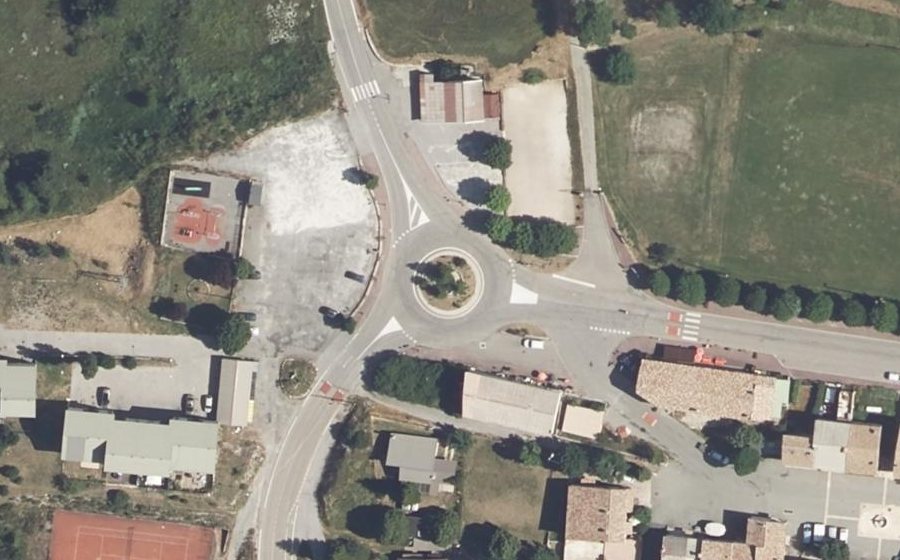 Vue aérienne du Rond-point anonyme n°60289060