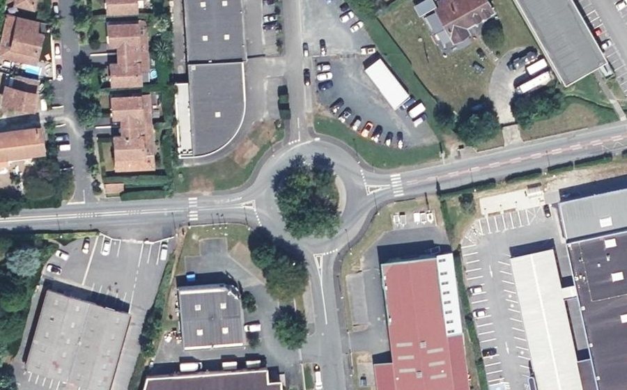 Vue aérienne du Rond-point anonyme n°60317155