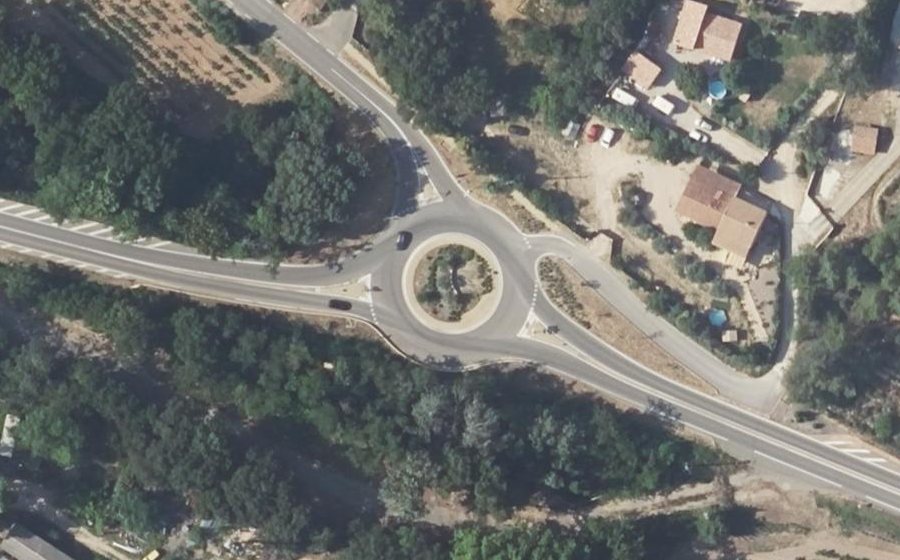 Vue aérienne du Rond-point anonyme n°603396174