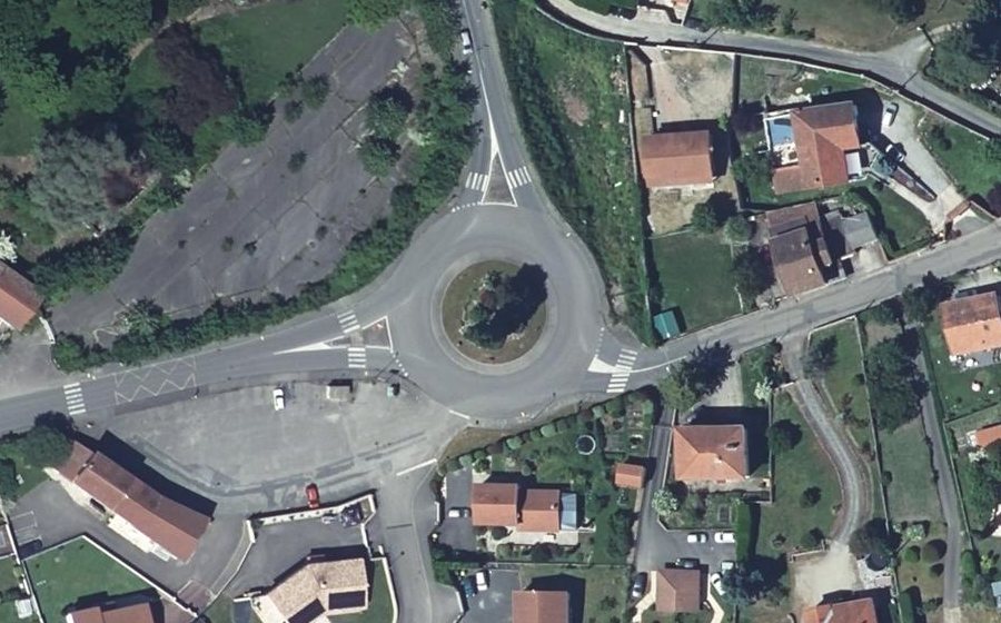Vue aérienne du Rond-point anonyme n°60349637