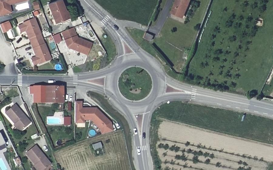 Vue aérienne du Rond-point anonyme n°60349644