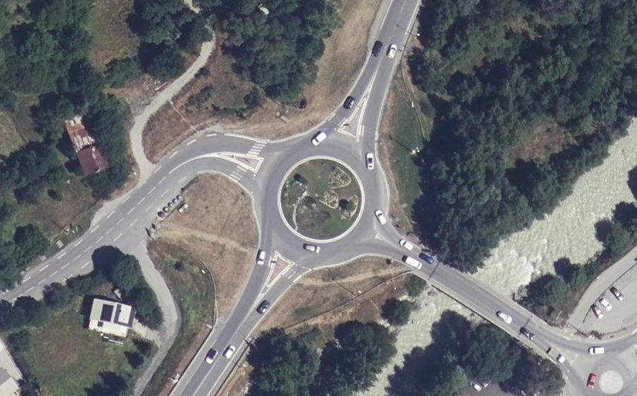 Vue aérienne du Rond-point anonyme n°603501830