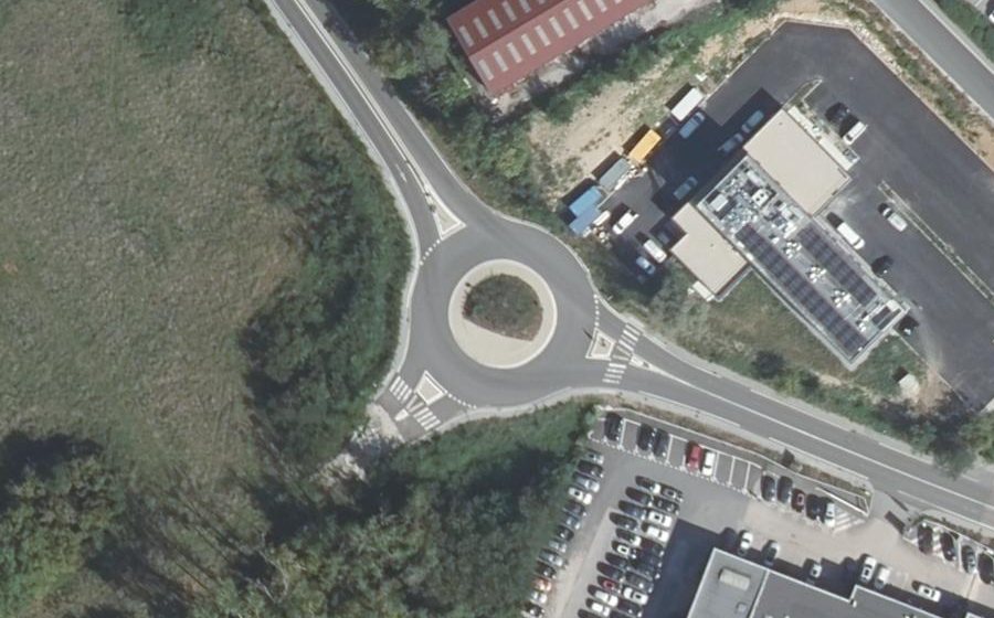 Vue aérienne du Rond-point anonyme n°603709347
