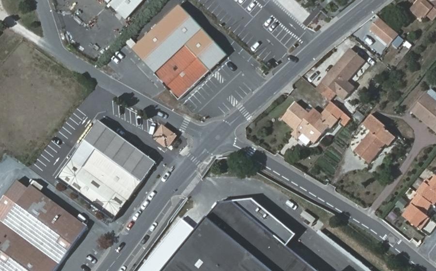 Vue aérienne du Rond-point anonyme n°603808940