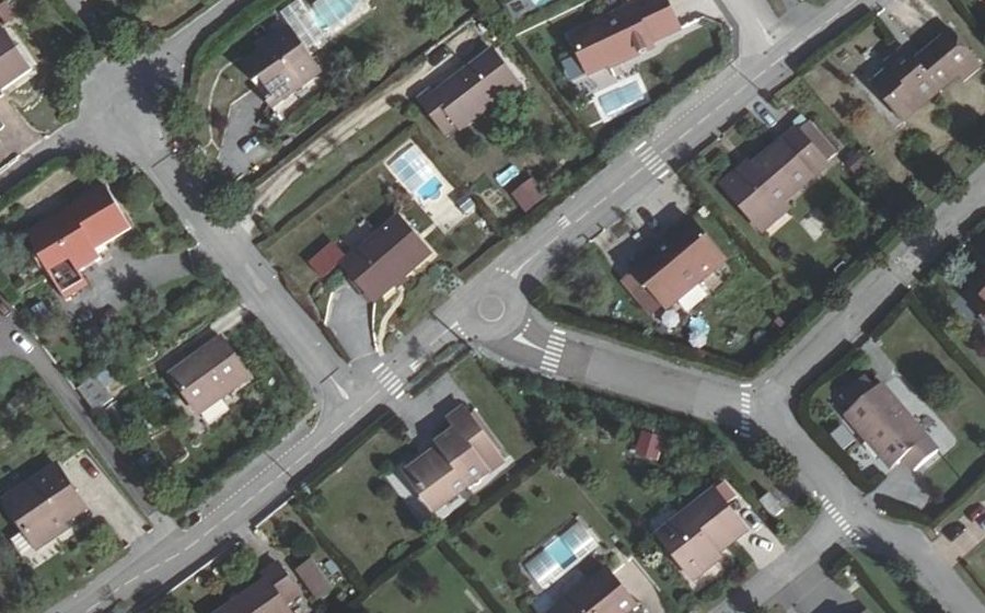 Vue aérienne du Rond-point anonyme n°603874888