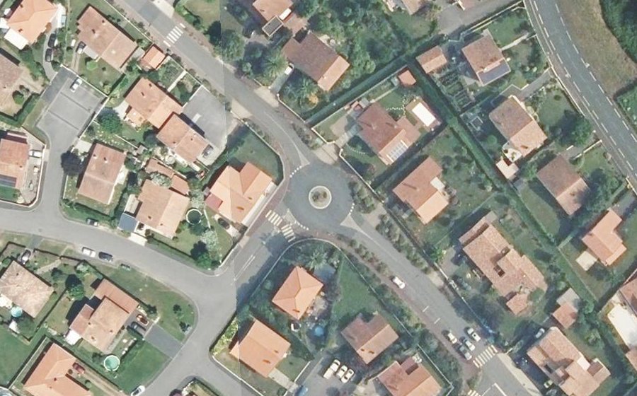 Vue aérienne du Rond-point anonyme n°604021343