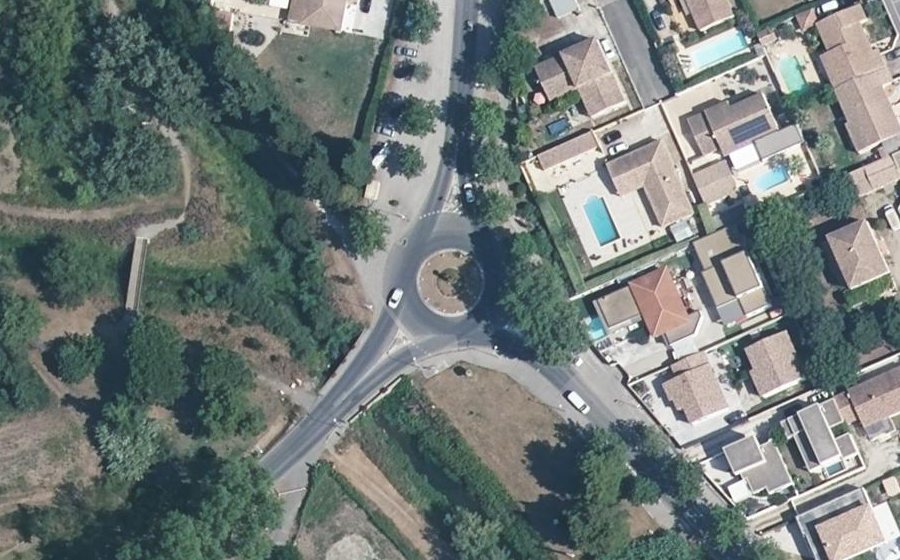 Vue aérienne du Rond-point anonyme n°60414696