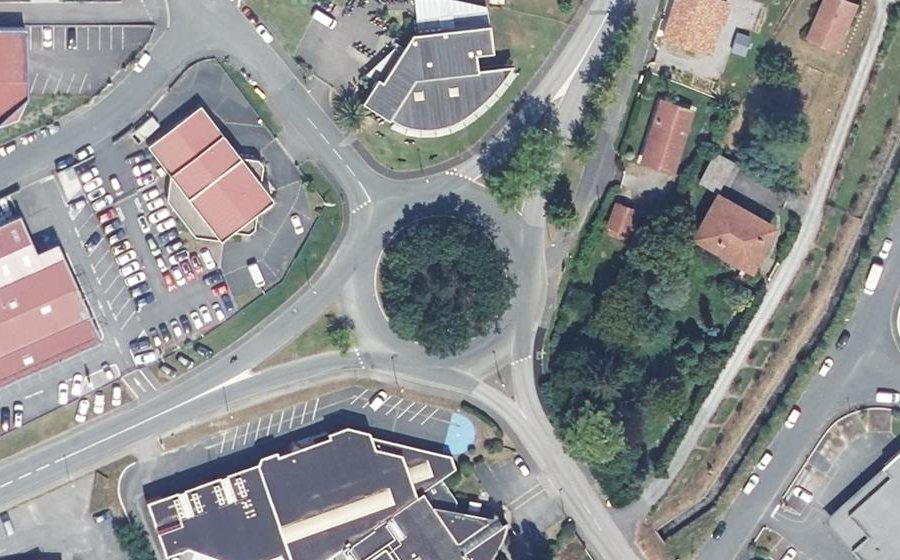 Vue aérienne du Rond-point anonyme n°60416770