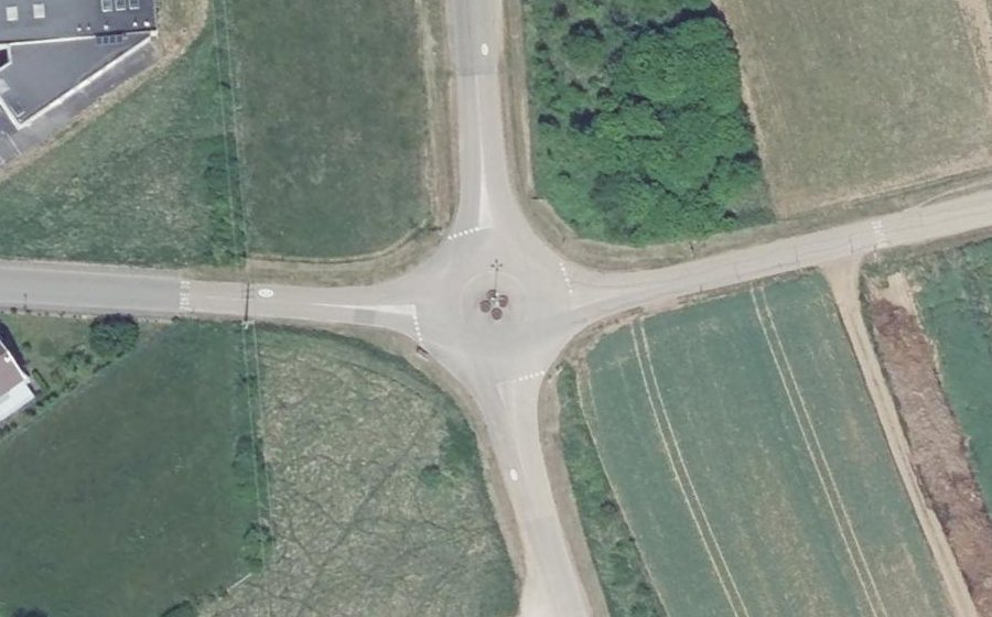 Vue aérienne du Rond-point anonyme n°60446957