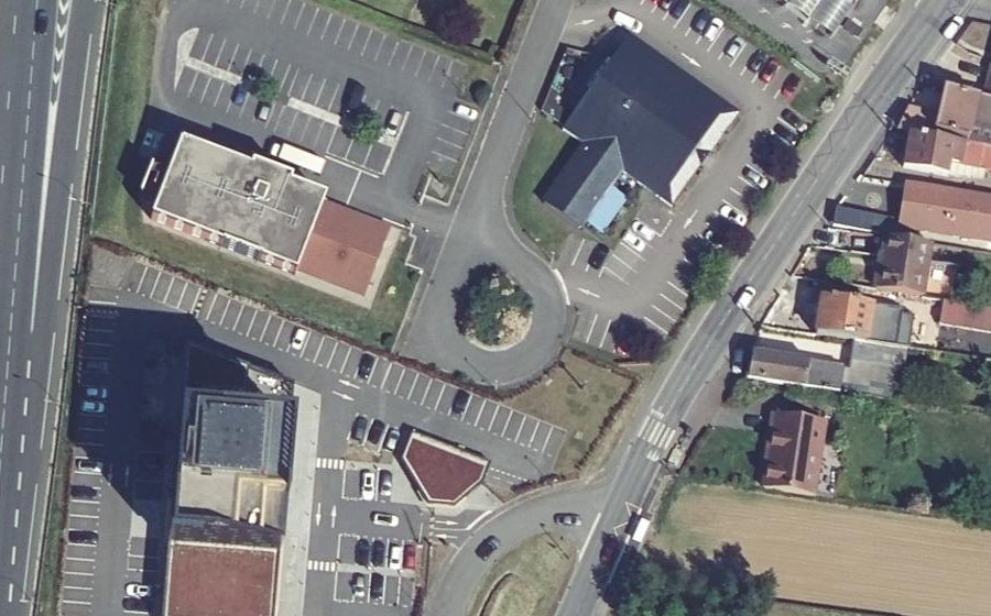 Vue aérienne du Rond-point anonyme n°604541545