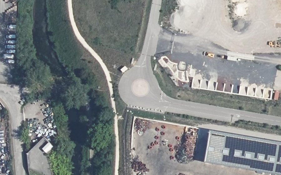 Vue aérienne du Rond-point anonyme n°604556680