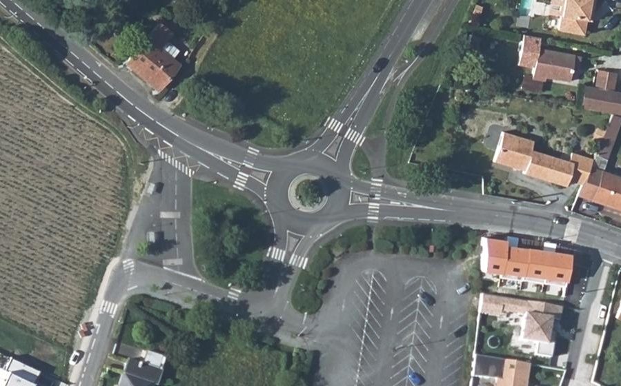 Vue aérienne du Rond-point anonyme n°60455859