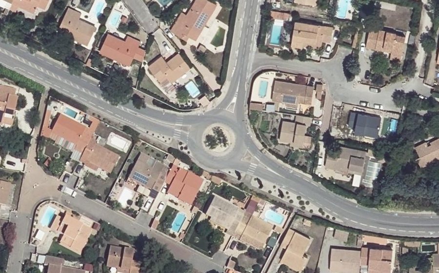 Vue aérienne du Rond-point anonyme n°604699902