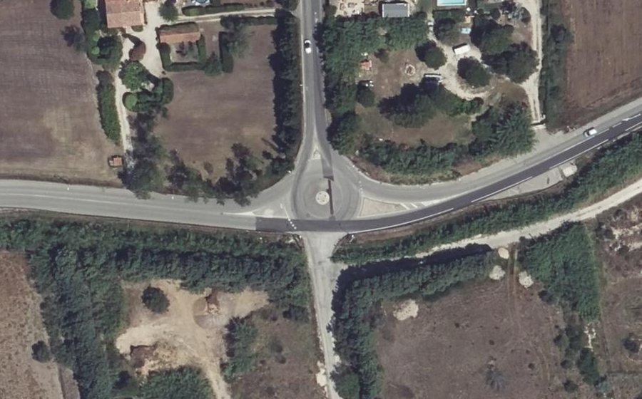 Vue aérienne du Rond-point anonyme n°604699966