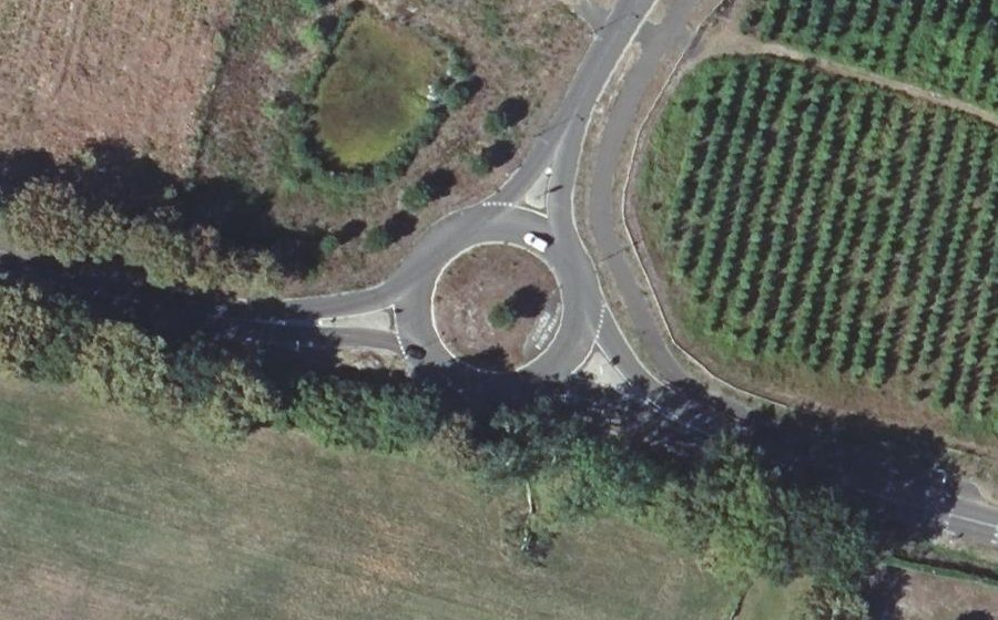 Vue aérienne du Rond-point anonyme n°604707219