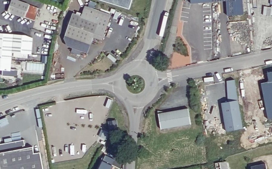 Vue aérienne du Rond-point anonyme n°604711569