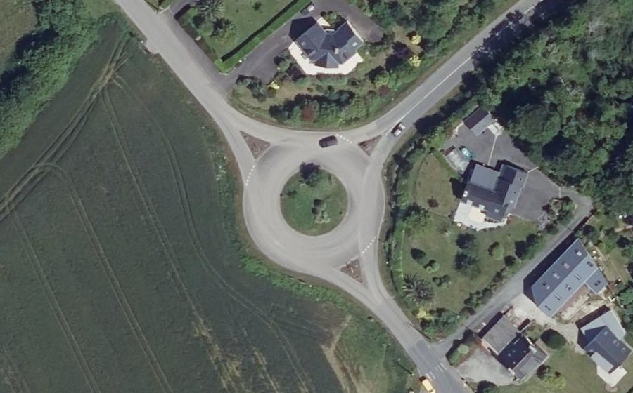 Vue aérienne du Rond-point anonyme n°604711571