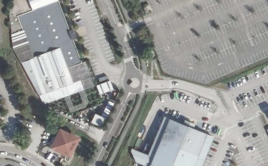 Vue aérienne du Rond-point anonyme n°605008037