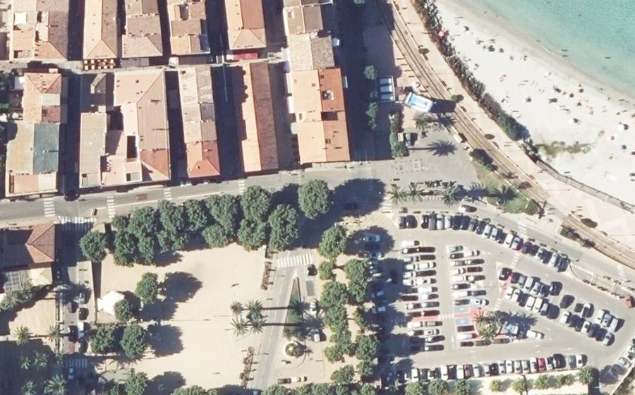 Vue aérienne du Rond-point anonyme n°60524145