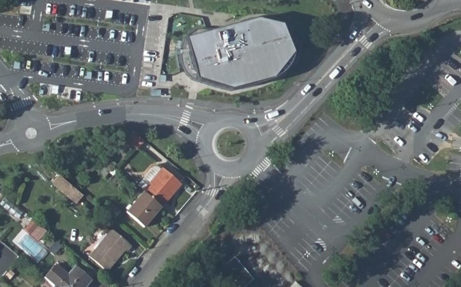 Vue aérienne du Rond-point anonyme n°605286047