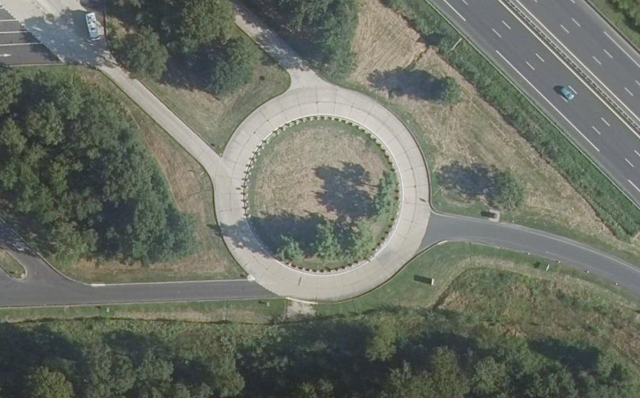 Vue aérienne du Rond-point anonyme n°60533743