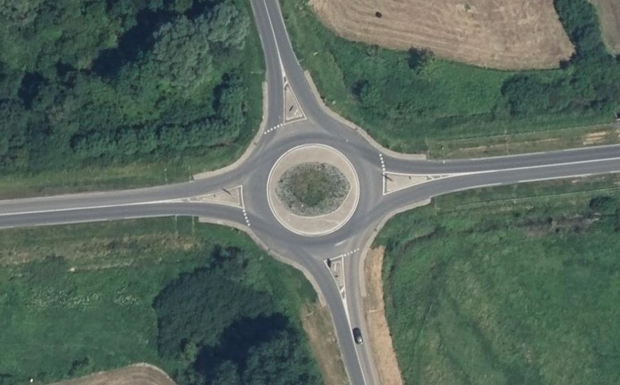 Vue aérienne du Rond-point anonyme n°605404106