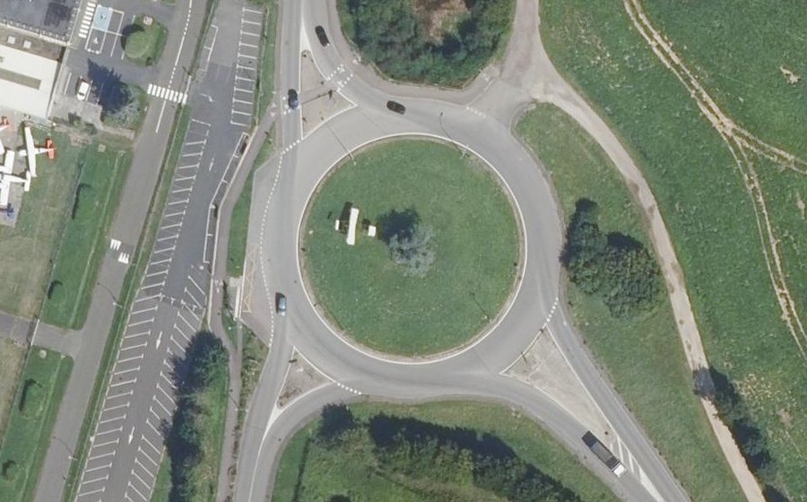 Vue aérienne du Rond-point anonyme n°6054411