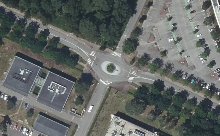 Vue aérienne du Rond-point anonyme n°60546303