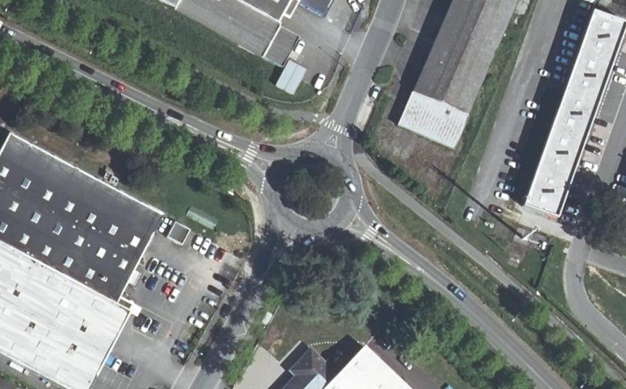 Vue aérienne du Rond-point anonyme n°605506283