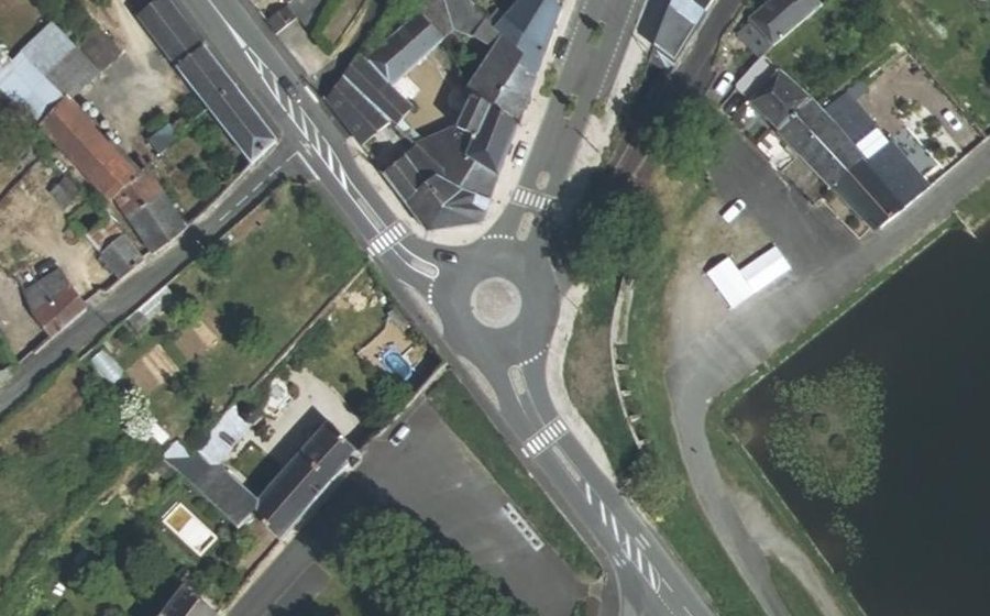 Vue aérienne du Rond-point anonyme n°605534599