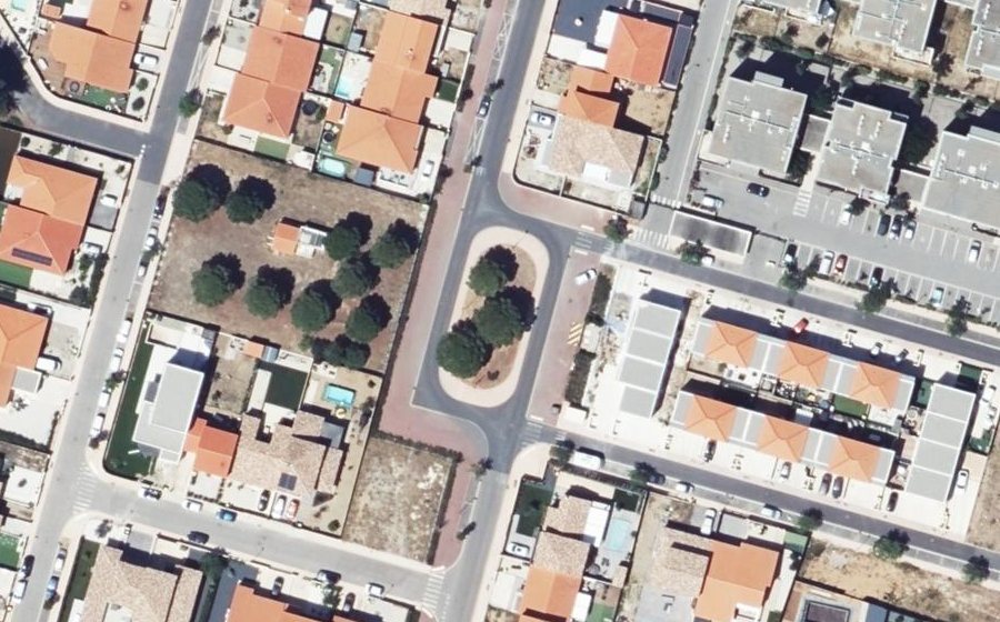 Vue aérienne du Rond-point anonyme n°605639062