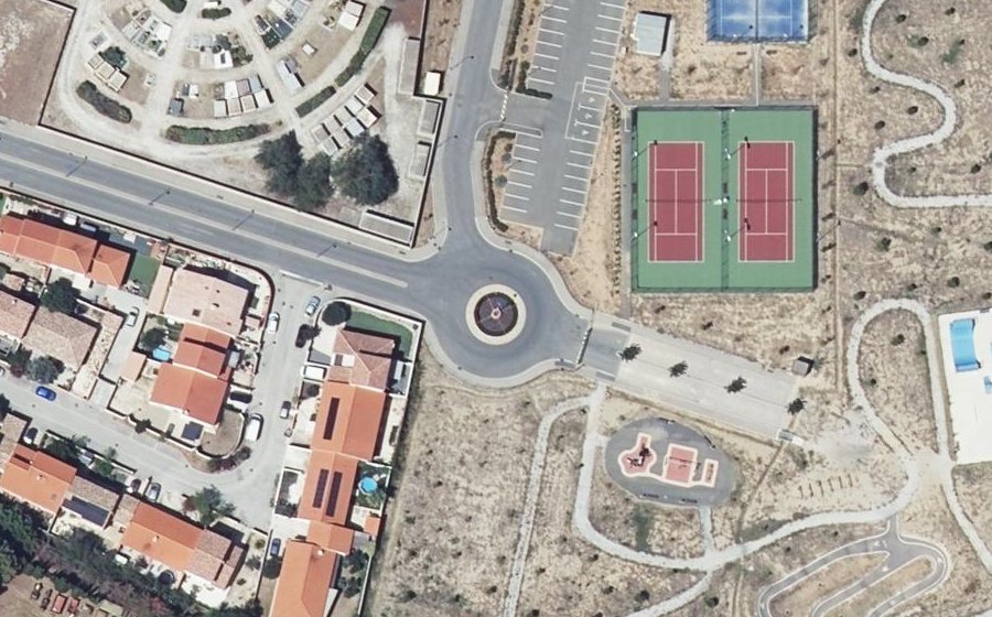 Vue aérienne du Rond-point anonyme n°605653808