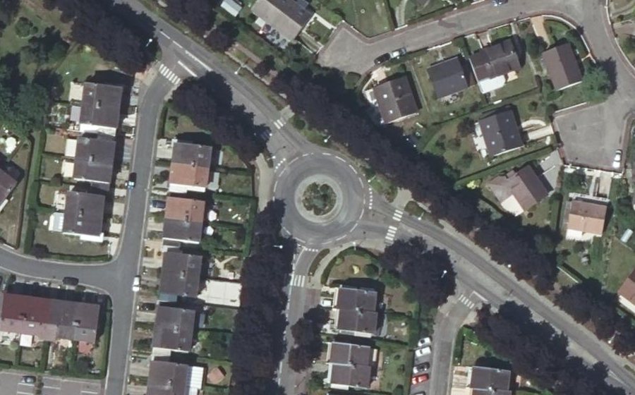 Vue aérienne du Rond-point anonyme n°60565907