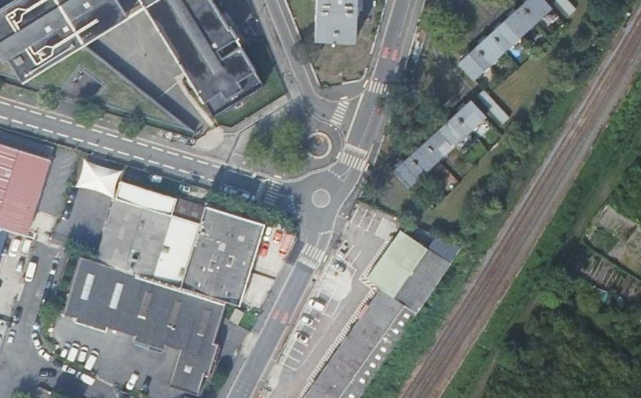 Vue aérienne du Rond-point anonyme n°605666676
