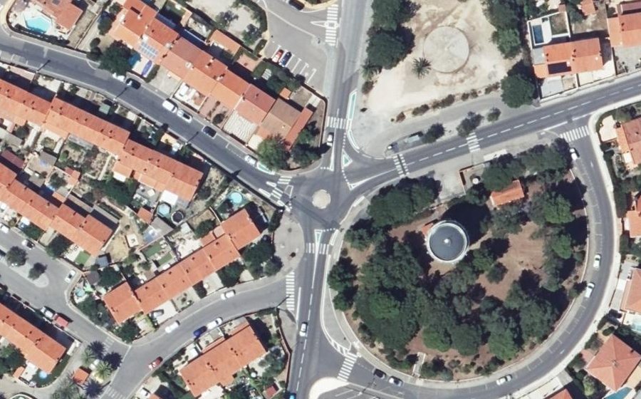 Vue aérienne du Rond-point anonyme n°605707274