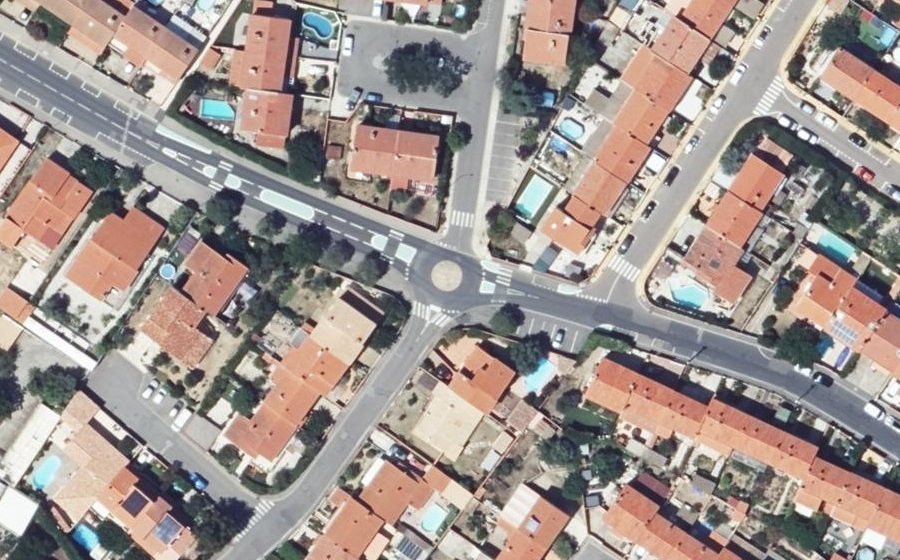 Vue aérienne du Rond-point anonyme n°605707291
