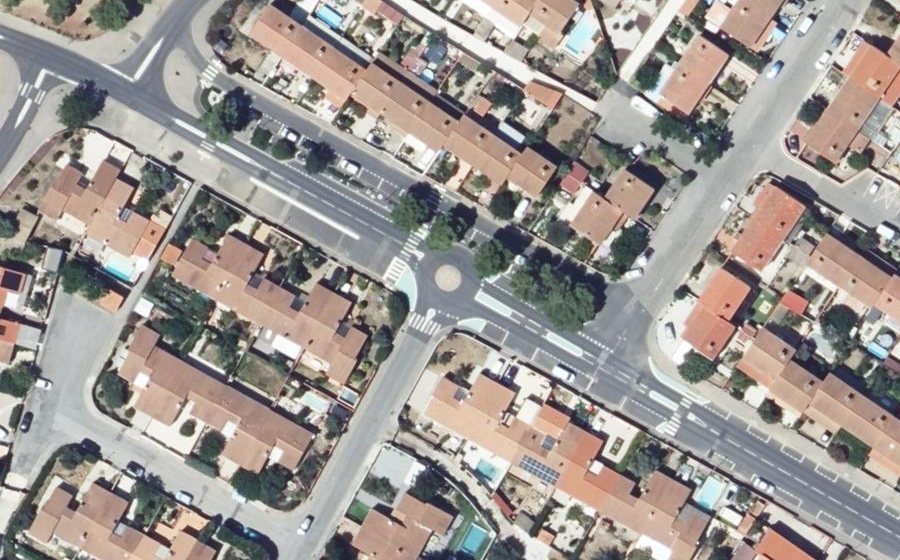 Vue aérienne du Rond-point anonyme n°605707317