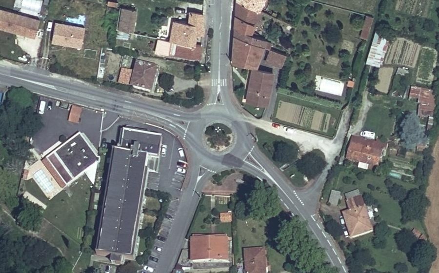 Vue aérienne du Rond-point anonyme n°60573916