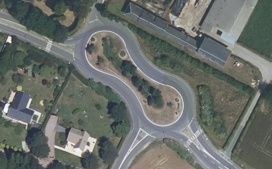 Vue aérienne du Rond-point anonyme n°60575041