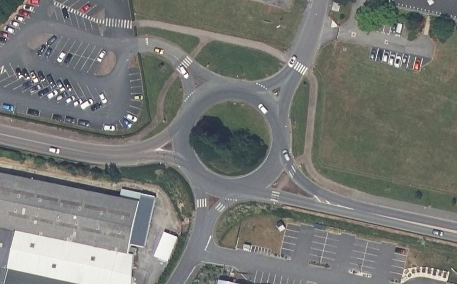 Vue aérienne du Rond-point anonyme n°60578554