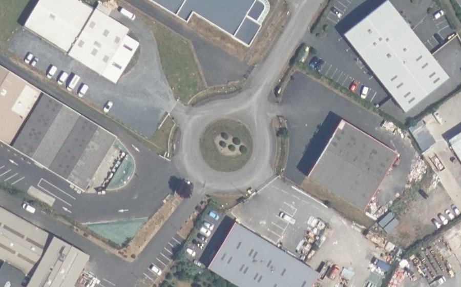 Vue aérienne du Rond-point anonyme n°60579186